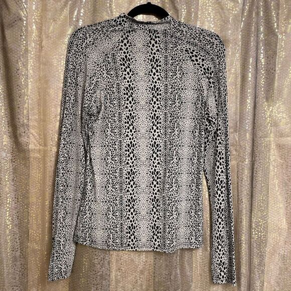 Red By BKE Long Sleeve Snake Print Metal Button Sleeve Blouse Small - Picture 2 of 6